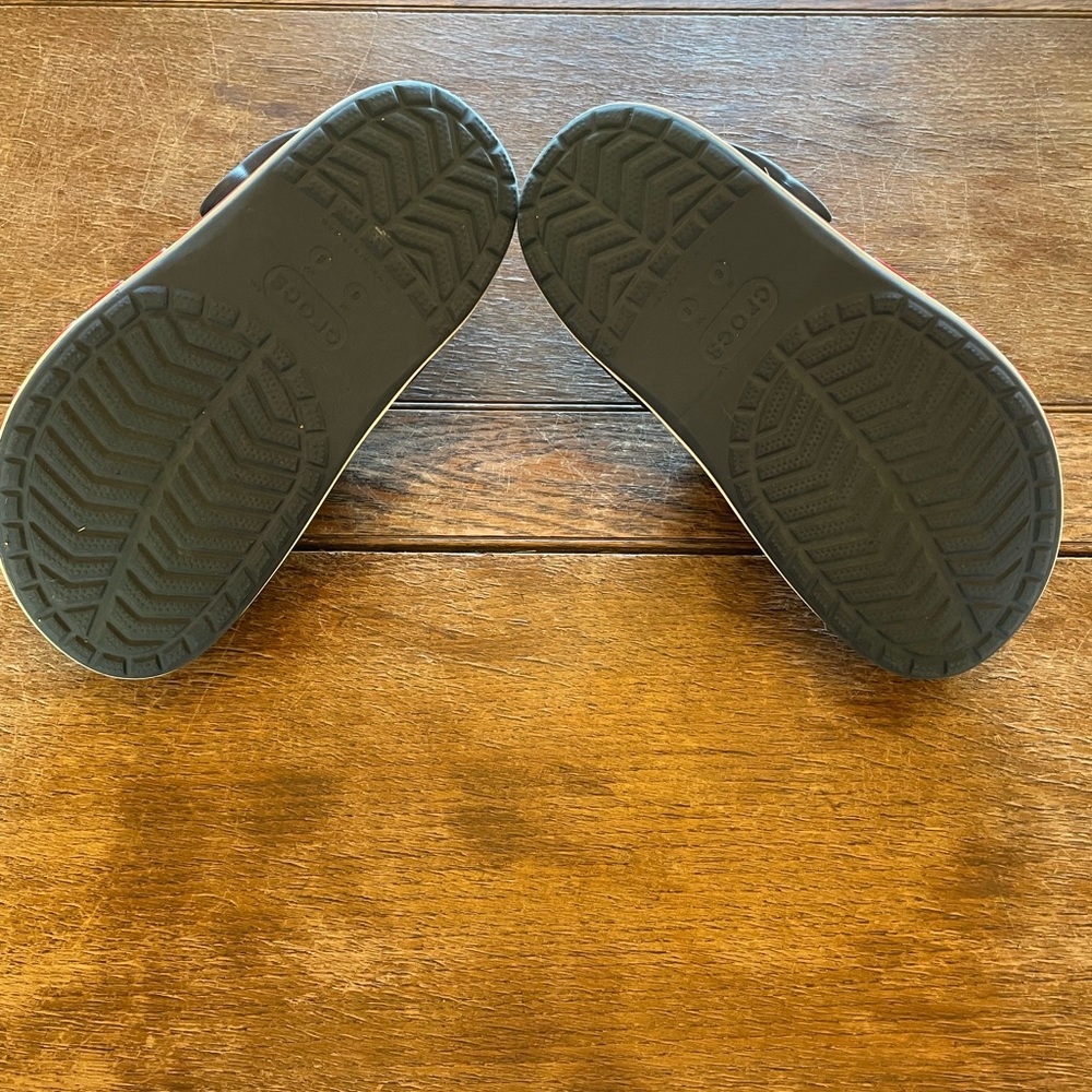 Crocs; size 8 - Picture 6 of 6
